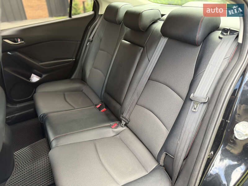 Седан Mazda 3 2013 в Ивано-Франковске