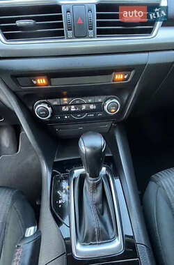 Седан Mazda 3 2015 в 