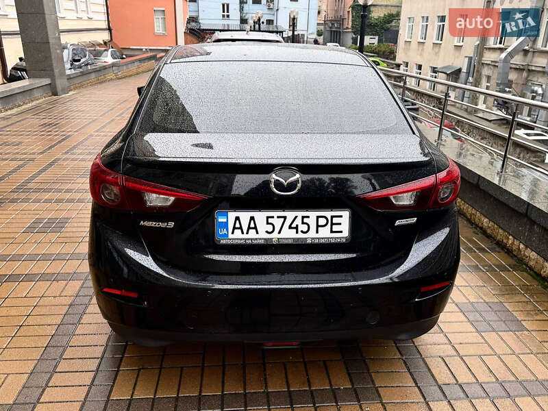 Седан Mazda 3 2016 в Киеве
