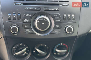 Седан Mazda 3 2013 в 