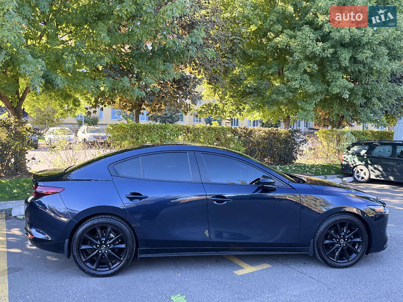 Седан Mazda 3 2019 в Киеве