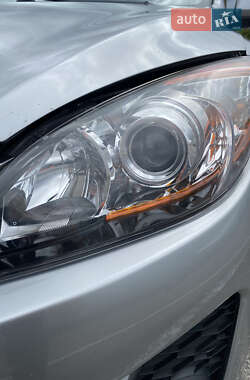 Хэтчбек Mazda 3 2012 в 