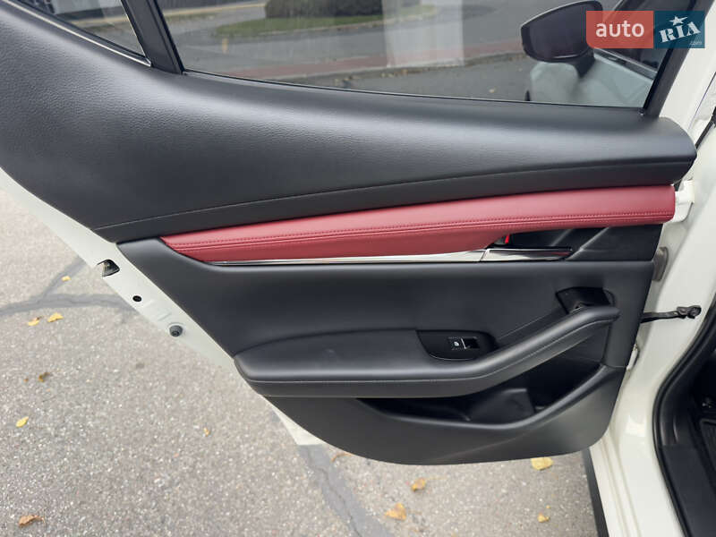 Хэтчбек Mazda 3 2020 в Киеве