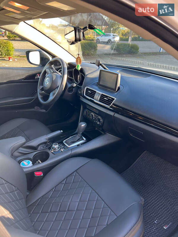 Седан Mazda 3 2015 в Киеве