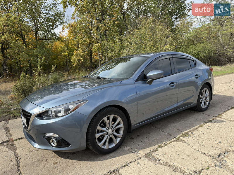 Седан Mazda 3 2016 в Ананьеве