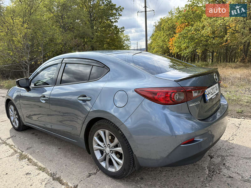 Седан Mazda 3 2016 в Ананьеве
