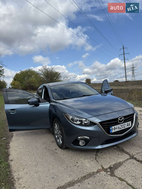 Седан Mazda 3 2016 в Ананьеве