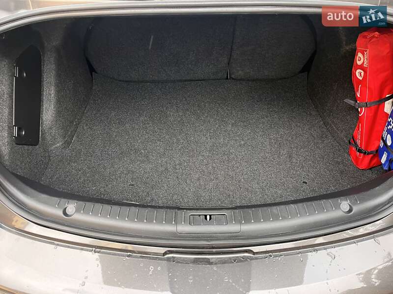 Седан Mazda 3 2011 в Луцке