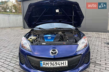 Седан Mazda 3 2013 в 