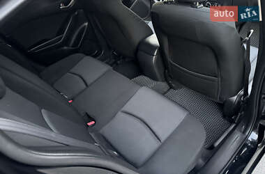 Седан Mazda 3 2016 в 