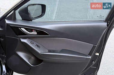 Седан Mazda 3 2016 в 