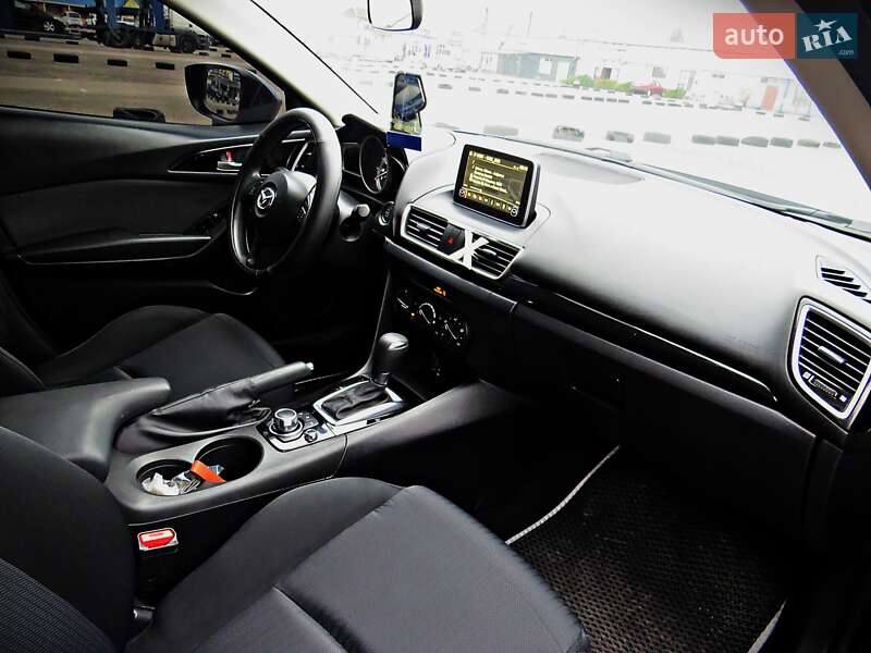 Седан Mazda 3 2015 в Черкассах