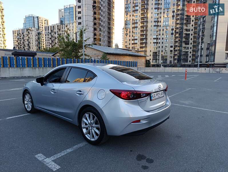 Седан Mazda 3 2016 в Киеве