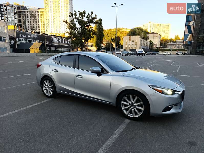 Седан Mazda 3 2016 в Киеве