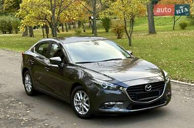 Седан Mazda 3 2017 в  фото 4 Седан Mazda 3 2017 в