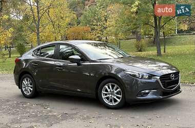 Седан Mazda 3 2017 в  фото 9 Седан Mazda 3 2017 в