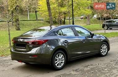 Седан Mazda 3 2017 в  фото 20 Седан Mazda 3 2017 в