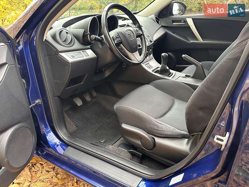 Хэтчбек Mazda 3 2011 в Южноукраинске