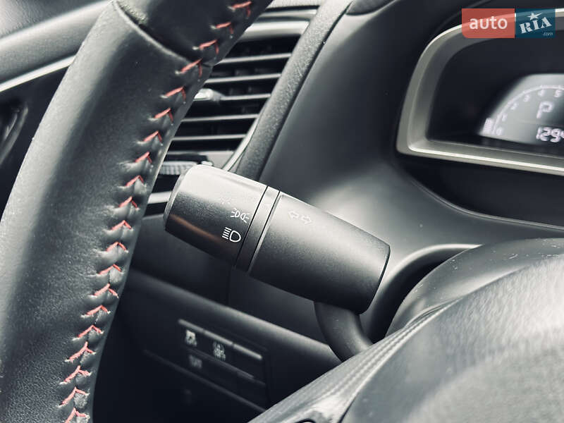 Седан Mazda 3 2014 в Кременчуці