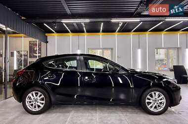 Хэтчбек Mazda 3 2015 в 