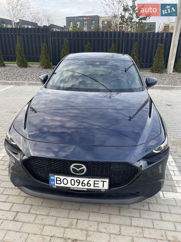 Хетчбек Mazda 3 2020 в  фото Хетчбек Mazda 3 2020 в