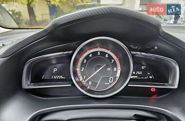 Хэтчбек Mazda 3 2015 в 