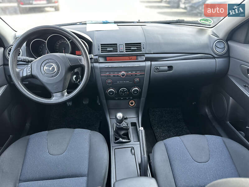 Седан Mazda 3 2005 в Ровно
