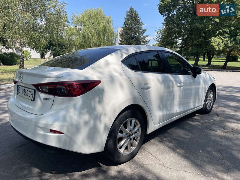 Седан Mazda 3 2016 в Кременчуге