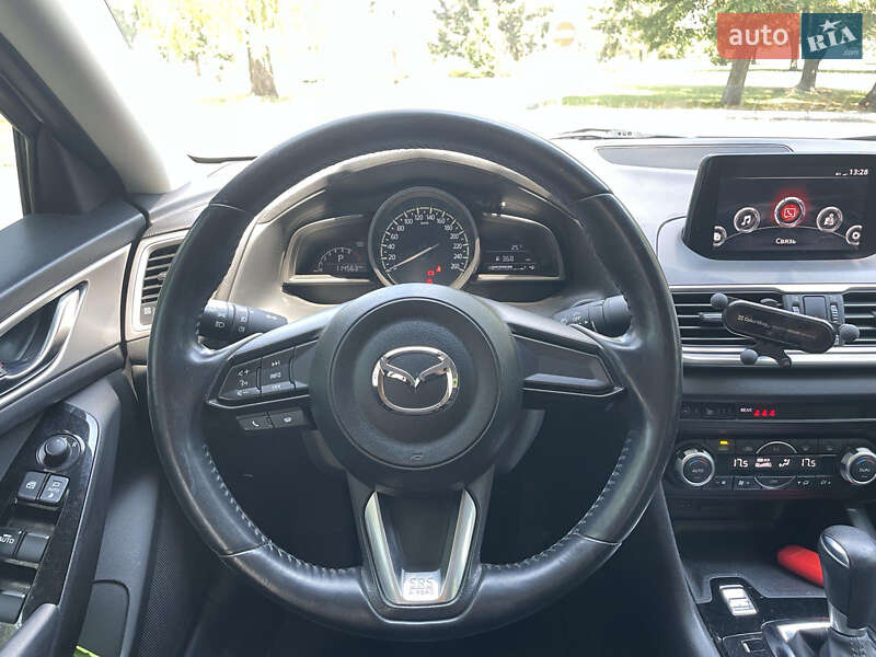 Седан Mazda 3 2016 в Кременчуге