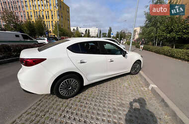 Седан Mazda 3 2016 в  фото 4 Седан Mazda 3 2016 в