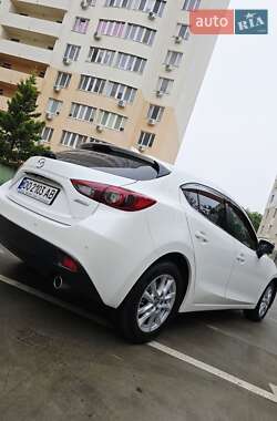 Хетчбек Mazda 3 2015 в  фото 20 Хетчбек Mazda 3 2015 в