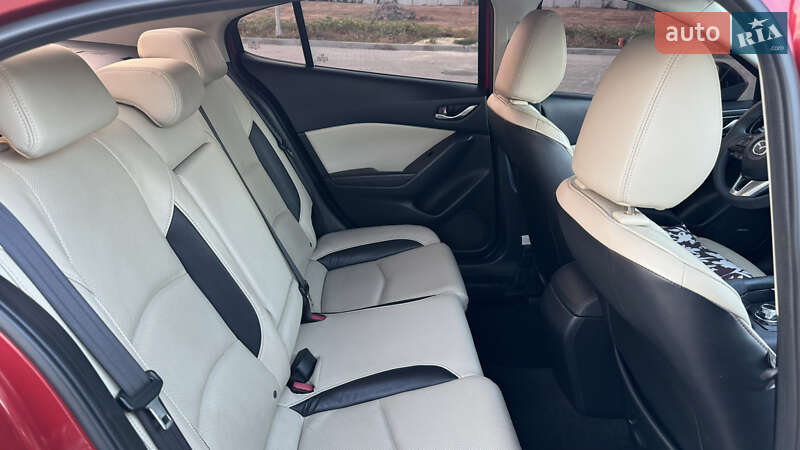 Седан Mazda 3 2014 в Мукачевому