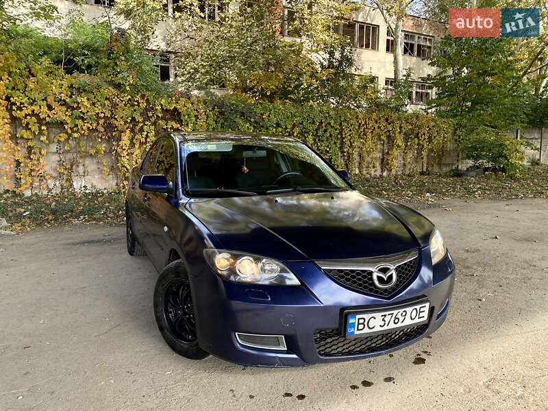 Седан Mazda 3 2004 в  фото Седан Mazda 3 2004 в