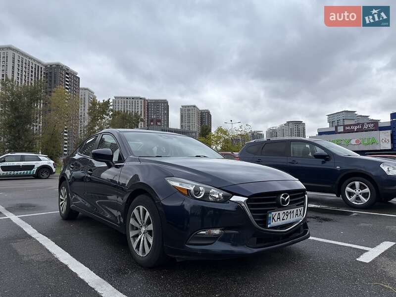Седан Mazda 3 2018 в  фото Седан Mazda 3 2018 в