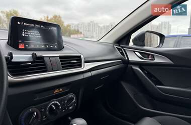 Седан Mazda 3 2018 в  фото 11 Седан Mazda 3 2018 в