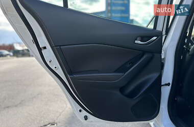 Седан Mazda 3 2017 в  фото 27 Седан Mazda 3 2017 в