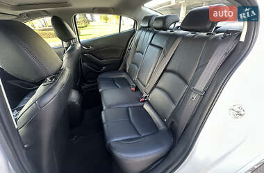 Седан Mazda 3 2017 в  фото 31 Седан Mazda 3 2017 в