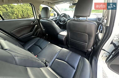 Седан Mazda 3 2017 в  фото 35 Седан Mazda 3 2017 в