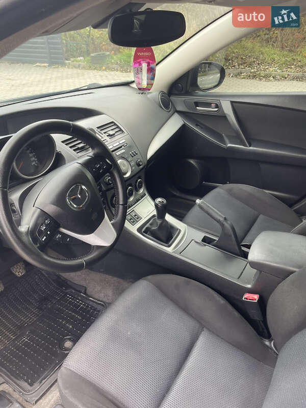 Седан Mazda 3 2010 в Ивано-Франковске