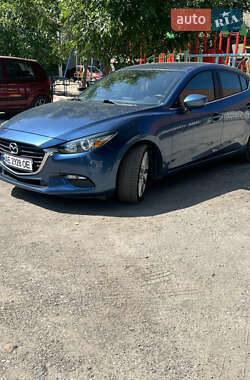 Седан Mazda 3 2016 в Павлограді