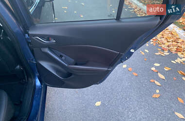 Седан Mazda 3 2017 в Днепре