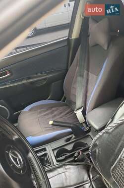 Седан Mazda 3 2005 в Чернівцях