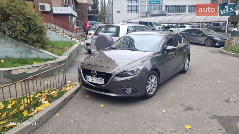 Седан Mazda 3 2014 в Киеве