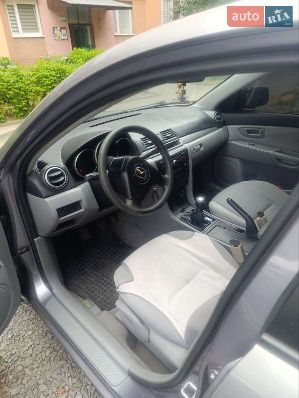 Седан Mazda 3 2005 в Ужгороді