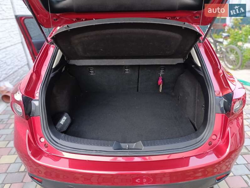 Хетчбек Mazda 3 2016 в Комсомольському