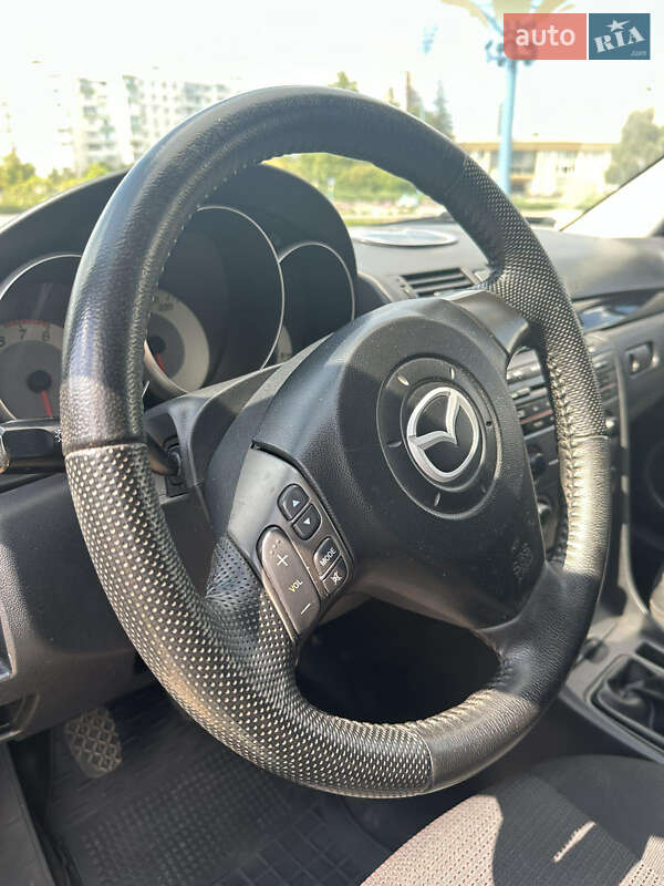 Седан Mazda 3 2007 в Южном