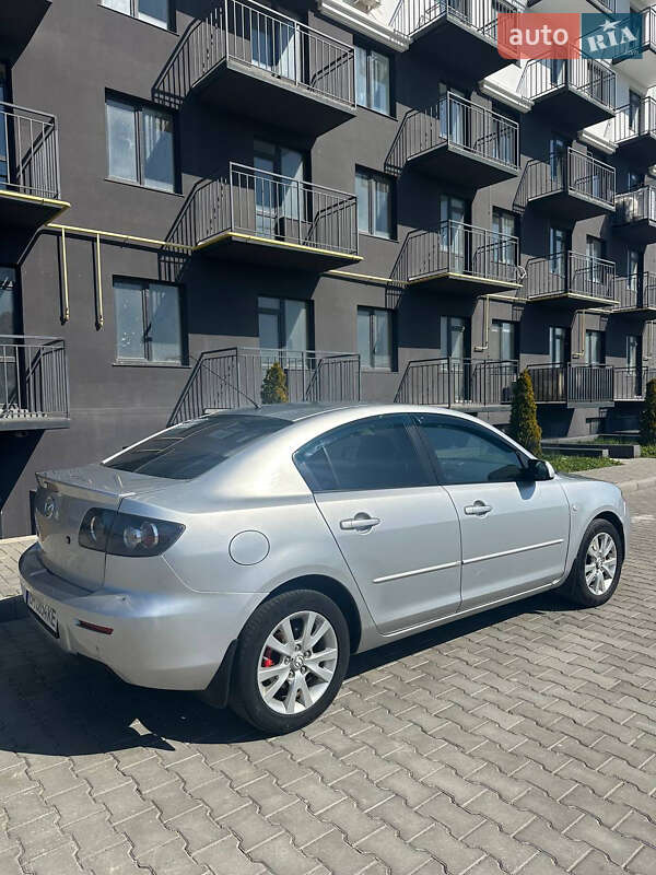 Седан Mazda 3 2007 в Южном