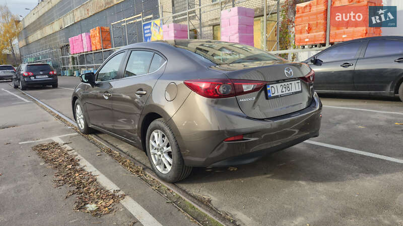 Седан Mazda 3 2016 в Киеве