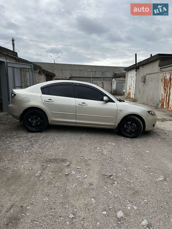 Седан Mazda 3 2005 в Каменском