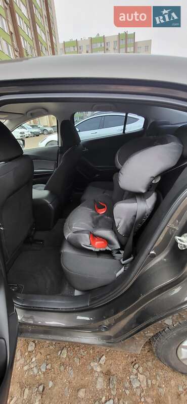 Седан Mazda 3 2016 в Киеве